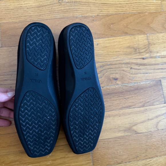 VIVAIA -Margot Walker Lightweight Square-Toe V-Cut Flats – Size 39 – Black - Picture 9 of 12